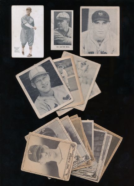 Large mixed lot of Pre-War and early Post War Baseball cards 