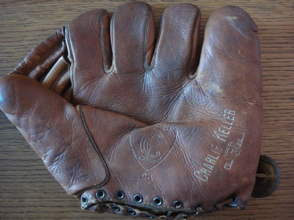 1930s Charlie Keller Split Finger Glove