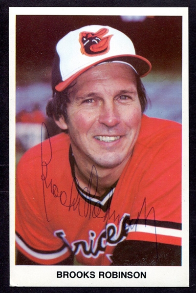 Brooks Robinson Autographed Orioles Team Issue