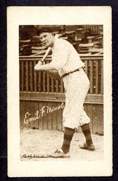 V100 1923 Willards Chocolate Emil Meusel