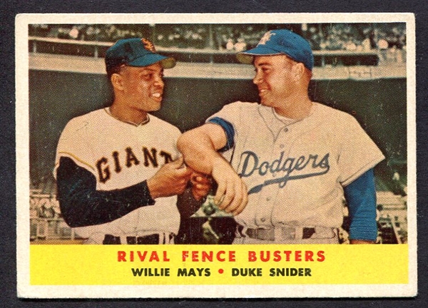 1958 Topps #436 Rival Fence Busters Willie Mays